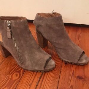 Corso Como Lailey Shootie size 8 1/2 Taupe Suede
